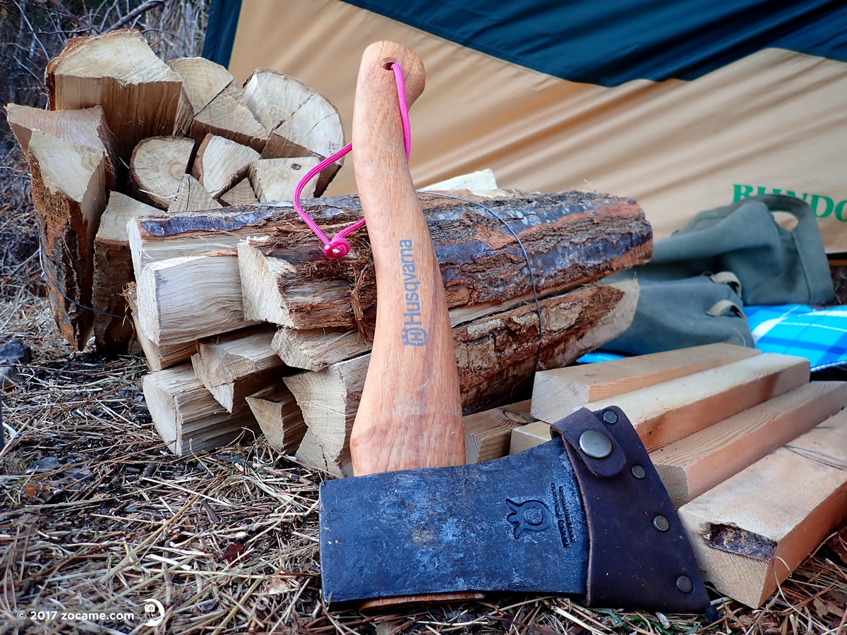 ハスクバーナの斧とナラ薪。本栖湖キャンプ！