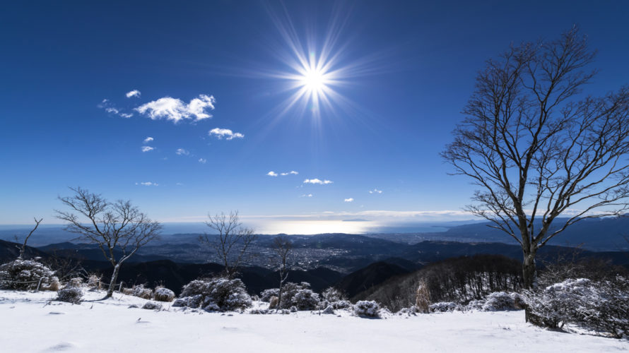 年末の鍋割山山頂の雪景色